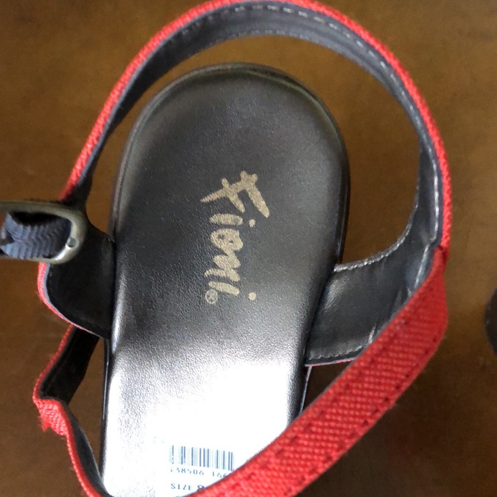 Shoes - Picture 2 of 7